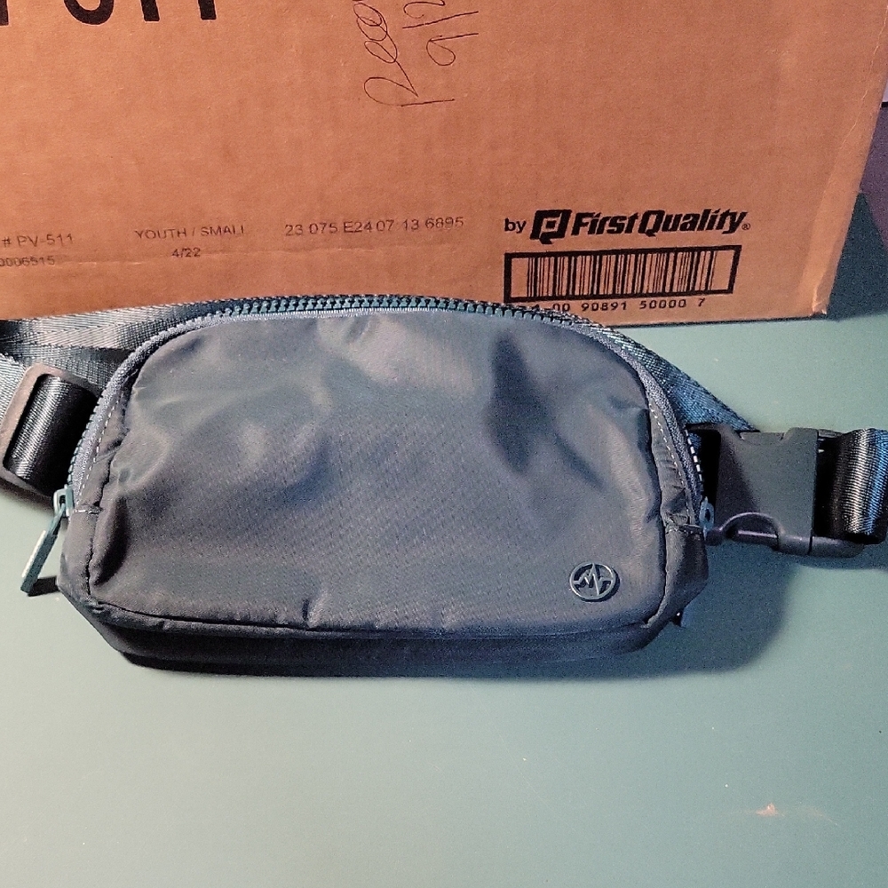 Pander Everywhere Belt Bag for Women, 5 Zipper Pockets Nylon Crossbody FannyPack